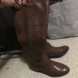 Worn once. Very comfortable